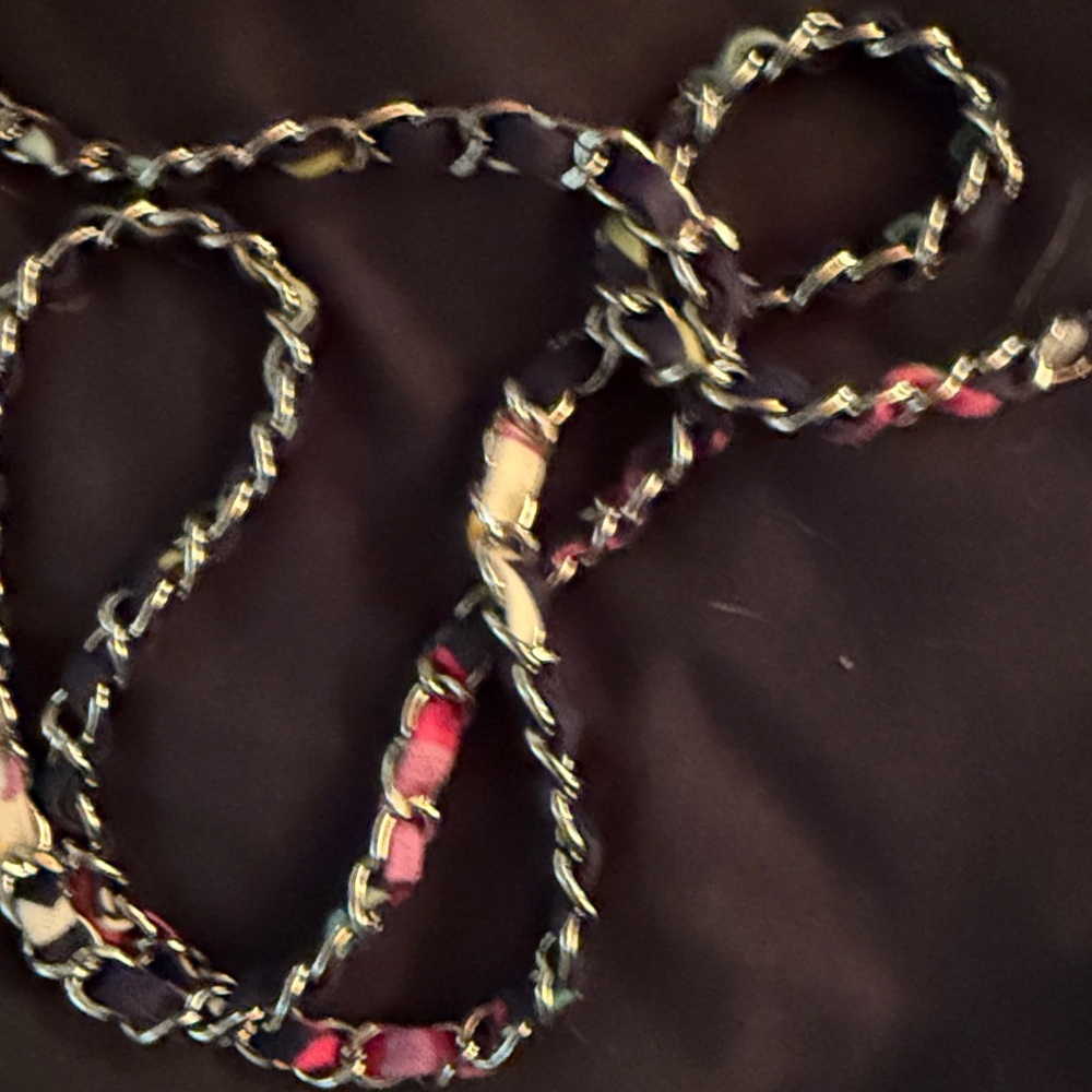 Vera Bradley Floral Quilted Crossbody Bag. Unique Chain Strap - Boho - Picture 4 of 4
